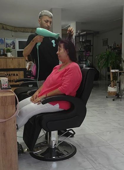 Cleopatra Umut Kuaförü Tel. 0530 822 3727 Kadın, Erkek, Bay, Bayan, Saç kesme, saç boyama, saç yıkama, fön, kaș ve kiprik, biyik alimi kadin, sakal ve bıyık düzeltme, saç, yüz trașı Alanya ve Çevreleri.